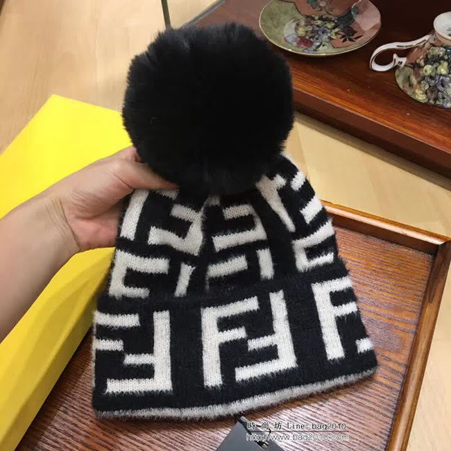 FENDI芬迪 爆款 水貂絨配大毛球 原單帽子 LLWJ8023